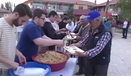 Karaören'de iftar geleneği sürüyor