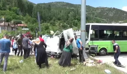 Bayram alışverişi dönüşü kaza: 2 ölü, 1 yaralı