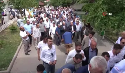 AK Parti'li Başkan Dede Yıldırım mazbatasını aldı