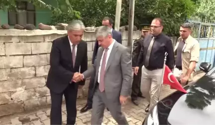 Hatay Valisi Doğan'dan şehit ailesine bayram ziyareti