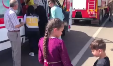 HATAY'DA 2 ARAÇ ÇARPIŞTI; 13 YARALI