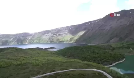 Muhteşem güzelliğiyle kendine hayran bırakan Nemrut Krater Gölü havadan görüntülendi