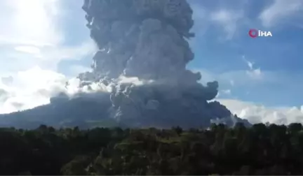 Sinabung Yanardağı Kül Püskürdü