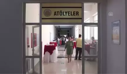 Atıklar hünerli ellerde mobilya ve dekorasyon ürünlerine dönüştü