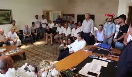 MUĞLA Bodrum'da satış yapması yasaklanan midyeciler Belediye Başkanı Aras'ı ziyaret etti