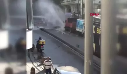 İSTANBUL- GÜMÜŞSUYU'NDA SUBORUSU PATLADI CADDE GÖLE DÖNDÜ