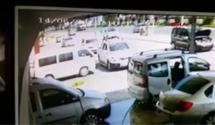 ANTALYA MOTOSİKLET SÜRÜCÜNÜN ÖLDÜĞÜ KAZA ANI GÜVENLİK KAMERASINDA