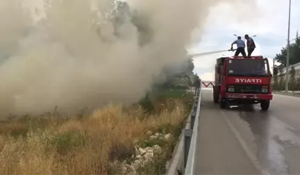 Alevler evlere sıçramadan söndürüldü