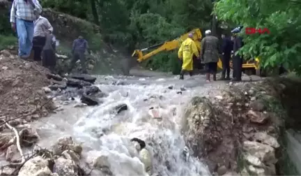 MERSİN Silifke'de sağanak yağış, sele yol açtı