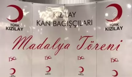 Türk Kızılay'ından bağışçılara madalya