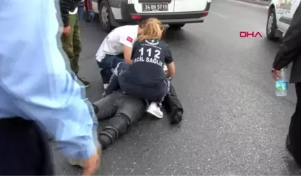 İSTANBUL- BEYOĞLU'NDA MOTOSİKLET OTOBÜSE ÇARPTI