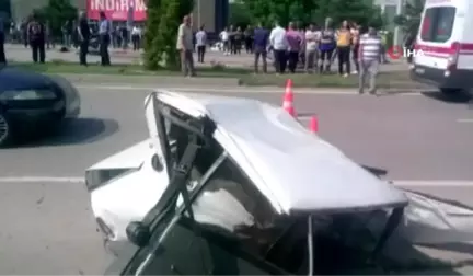 Ortadan ikiye ayrılan otomobilde ölen 2 kişinin kimlikleri belli oldu