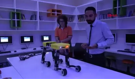 İZMİR YÜRÜYEN ROBOT MAKİNE İLE JÜRİ ÖZEL ÖDÜLÜ ALDILAR