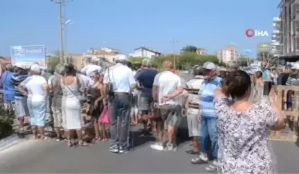 Şemsiye eylemcileri yolu trafiğe kapattı, çıkan arbedede bir uzman çavuş yaralandı