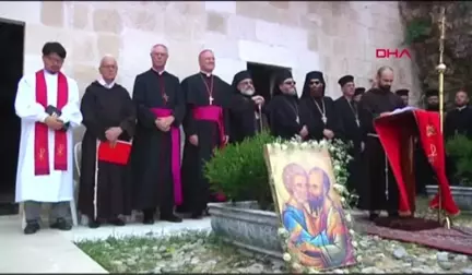 Hatay'da hıristiyan vatandaşlar dünya barışı için dua etti