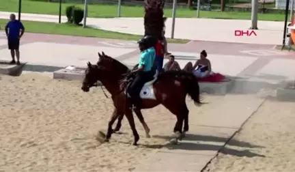 İzmir'in sahillerinde atlı denetim