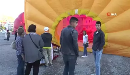 Kapadokya'da gökyüzü balon festivali ile şenlendi