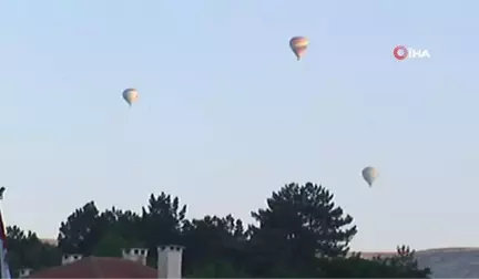 Kapadokya'da gökyüzü balon festivali ile şenlendi