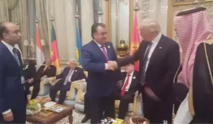 Trump Bu Kez Kolunu Kaptırdı