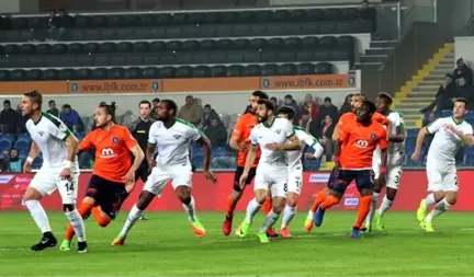 Süper Ligde Başakşehir, Uzatmalarda Bulduğu Golle Akhisarspor'u 2-1 Yendi