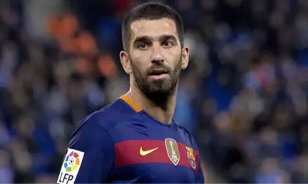 Arda Turan'ın Çorapları Sosyal Medyanın Konusu Oldu