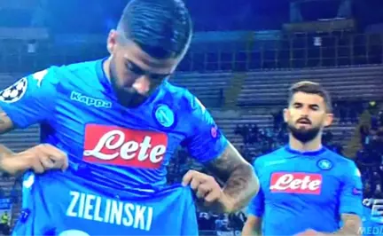 Napoli'li Insigne, Sakatlanan Arkadaşına Jest Yapmak İsterken Yanlış Forma Kurbanı Oldu