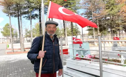 600 Kilometre Yürüdü: Ömer Halisdemir'in Kabrine Ulaştı