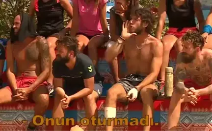 Survivor'da Ogeday'ın Adem'e Yaptığı Hareket Tartışma Yarattı