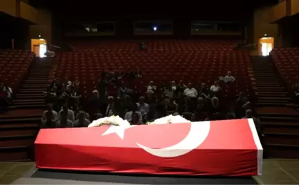 Dostları, 'Şoför Nebahat'ı Son Yolculuğunda Yalnız Bıraktı