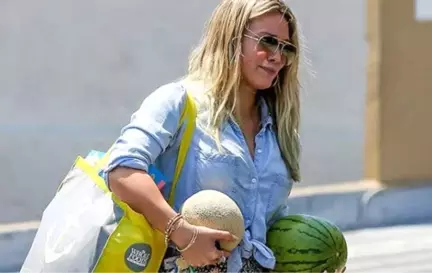 Hilary Duff, Elinde Karpuz ve Kavunla Görüntülendi