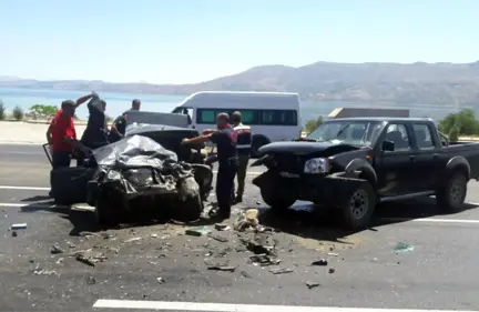 Elazığ'da Feci Kaza: 3 Ölü, 2 Yaralı