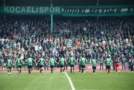 Kocaelispor Taraftar Grubu Cinayet Sonrası Tribünden Çekildi