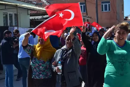 Başkan Yıktı, Romanlar Oynadı