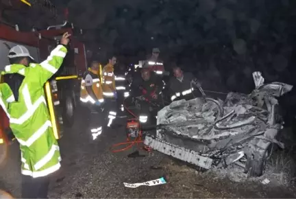 Adıyaman'da TIR ile Otomobil Çarpıştı, Bir Aile Yok Oldu: 3 Ölü, 1 Yaralı