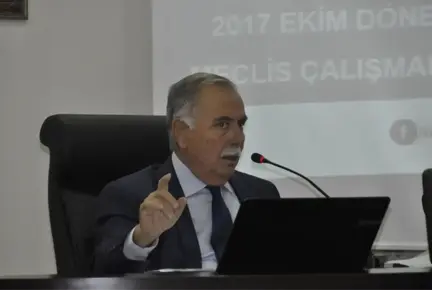 CHP'li Başkan'dan AK Parti'li Kadın Üyeye Hakaret