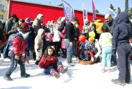 Kar Yağmayan Tek İlçede Çocuklar 10 Kamyon Karla Kışı Yaşadı