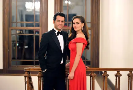 Fahriye Evcen ve Murat Yıldırım'ın 'Aşk' Dolu Filmi İddialı Geliyor