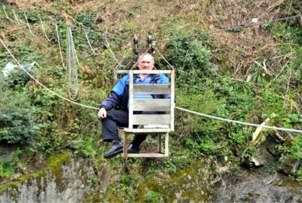 Artvinli Arıcı, Kovanlara Ulaşabilmek İçin Kabinli Teleferik Hattı Kurdu