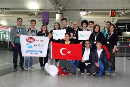 Liseli Öğrenciler Kendi Yaptıkları Robot Ile ABD'de Yarışacak