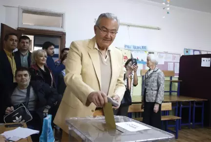 Baykal'ın Oy Kullandığı Sandıktan 'Hayır' Çıktı