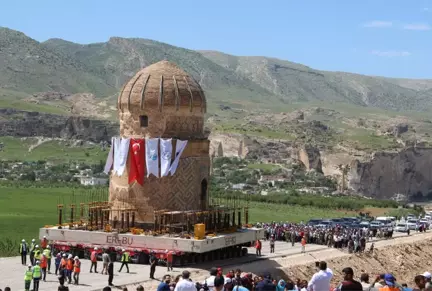 Zeynel Bey Türbesi Taşındı