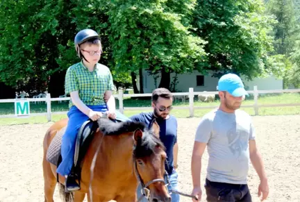 Zihinsel Engelli Çocuklara 'Atlı Terapi'