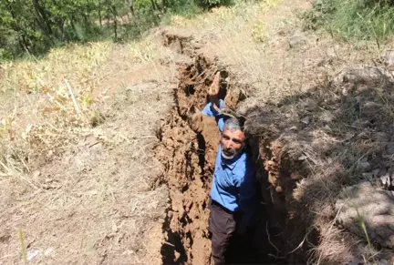 Bingöl'de İnsan Boyundaki Esrarengiz Yarıklar Köy Halkını Dehşete Düşürüyor