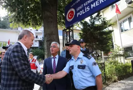 Köşk'e Geçerken Karakolun Önünde Duran Erdoğan, Polislerle Bayramlaştı