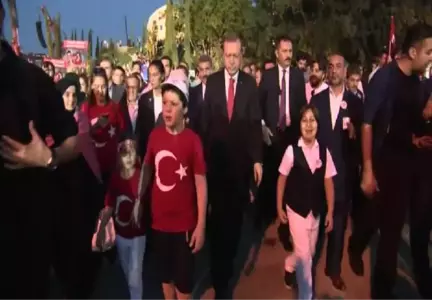 Cumhurbaşkanı Erdoğan Köprüye Yürüdü