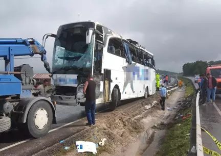 Askerleri Taşıyan Otobüs Kaza Yaptı: 49 Yaralı