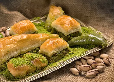 Kayyum, Baklavacı Hasan Gültekin'in Tabelasını İndirdi