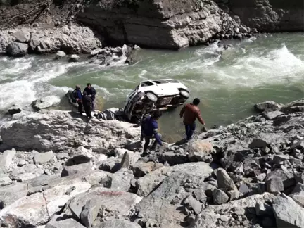 Ordu'da Minibüs Irmağa Uçtu: 1 Ölü, 2 Yaralı