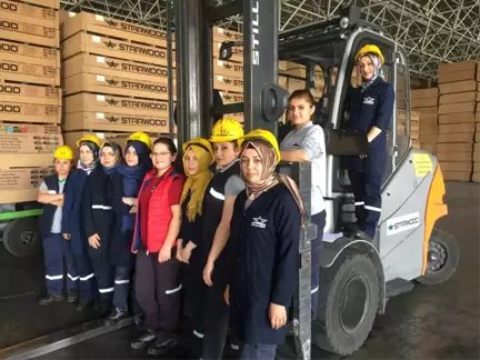 Forklift Operatörü Kadınlar Erkeklere Taş Çıkartıyor