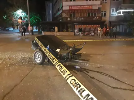 Kağıt Gibi İkiye Bölünen Otomobilden Sağ Çıktı